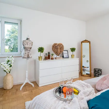 2og Mitte Helle 70m 2 Naehe Salzburg By Interhome 公寓 弗赖拉辛