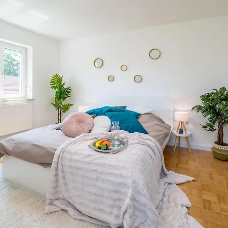 2og Mitte Helle 70m 2 Naehe Salzburg By Interhome Apartament